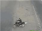 笑死人的动态图片_摩的哥摩托车瞬间被撞飞