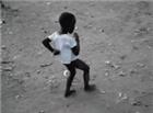 搞笑的非洲小孩跳舞觉得给力的点个赞