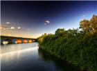 夕阳下的拱桥风景图片