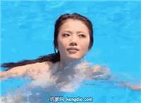 白富美美女泳池游泳gif动态图片