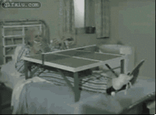 外国佬病床上自己手和脚玩乒乓球  (点击浏览下一张趣图)