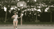 美女打篮球(点击浏览下一张趣图)