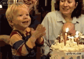 外国小孩过生日，吹蜡烛不是吃蜡烛 外国小孩搞笑(点击浏览下一张趣图)