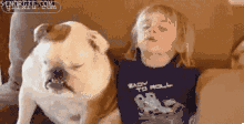 搞笑的外国小孩和狗狗一起打瞌睡 搞笑qq表情(点击浏览下一张趣图)