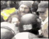占领华尔街警察喷辣椒粉图片(点击浏览下一张趣图)