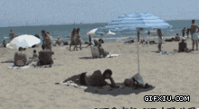 海滩遇到坏人把沙子弄到人家身上(点击浏览下一张趣图)