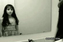 镜子里有个恐怖的小女孩(点击浏览下一张趣图)