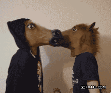 两个朋友带上牛头马面玩亲吻(点击浏览下一张趣图)