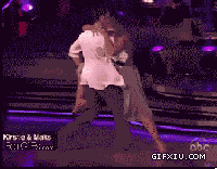 男女舞台上跳辣舞被摔倒(点击浏览下一张趣图)
