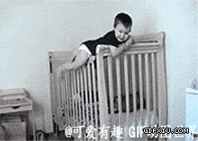 外国宝宝爬床的时候把自己给摔了(点击浏览下一张趣图)