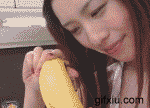 美女吃香蕉动态图(6)(点击浏览下一张趣图)