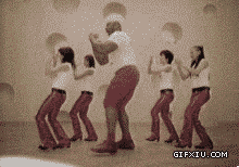 搞笑的黑人和美女一起跳舞(点击浏览下一张趣图)