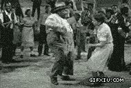 搞笑的黑人胖子和美女跳舞玩劈腿：我真心的佩服你了(点击浏览下一张趣图)