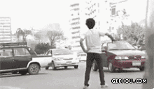 搞笑的非洲黑人小伙恶搞戏耍出租车司机(点击浏览下一张趣图)