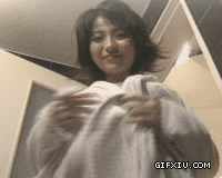 日本美女在脱衣诱惑的(点击浏览下一张趣图)