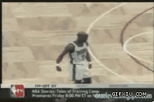 搞笑的黑人篮球运动员：大哥打球出气要注意啊(点击浏览下一张趣图)