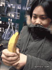 美女吃香蕉动态图(12)(点击浏览下一张趣图)