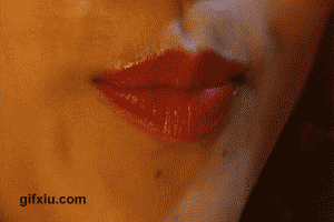 烈焰红唇美女很漂亮(2)(点击浏览下一张趣图)