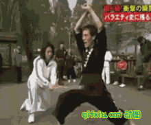 搞笑，日本用棍子练硬气功打到脚！(点击浏览下一张趣图)