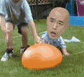 金馆长日本男优周杰伦玩气球(点击浏览下一张趣图)