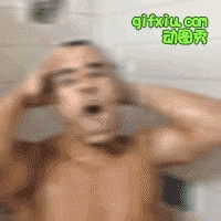 捡肥皂gif_白人洗澡的时候后面有个肥皂掉了转头看见一位高大威猛的黑人(点击浏览下一张趣图)
