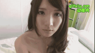日本美女人体艺术_半裸的日本av美女对着镜头撒娇动态图(点击浏览下一张趣图)