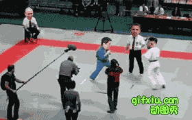 搞笑动态图片金正恩vs安培晋三普京和奥巴马是裁判，我笑死了(点击浏览下一张趣图)