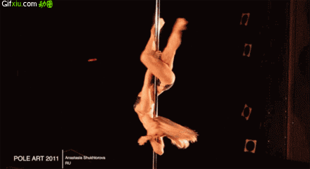 做艾很黄过程动态图：性感的钢管舞美女们的激情表演(2)(点击浏览下一张趣图)