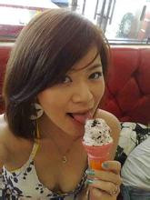 美女吃冰淇淋图片_美女吃冰淇淋动态图片(7)(点击浏览下一张趣图)