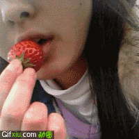 潮吹动图图gif图：非主流妹子舔草莓诱惑动态图(点击浏览下一张趣图)