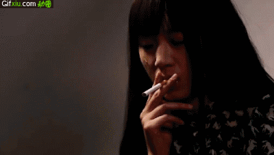 抽烟的女人动态图片(点击浏览下一张趣图)