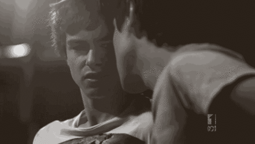 两个男的接吻gif动态图片(6)(点击浏览下一张趣图)