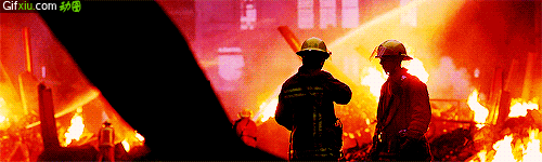 消防员水枪灭火动态图片(点击浏览下一张趣图)