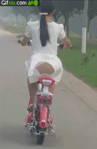 美女骑自行车露内裤邪恶内涵动态图片(点击浏览下一张趣图)