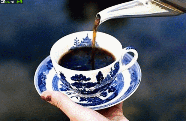 青花瓷茶杯倒茶gif动态图片(点击浏览下一张趣图)