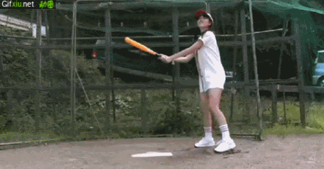 性感日本内衣美女打棒球动态图片(点击浏览下一张趣图)