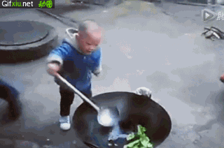 搞笑的农村小男孩用大锅炒菜动态图片(点击浏览下一张趣图)