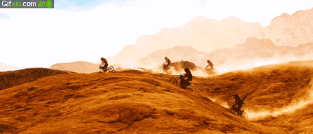 骑摩托车越野比赛的动态图片(点击浏览下一张趣图)