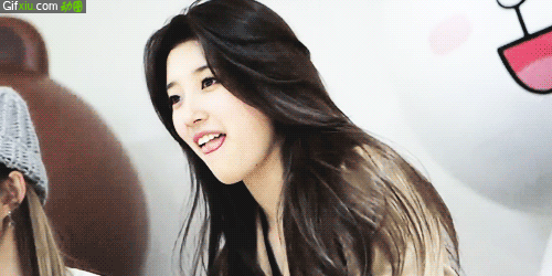 韩国美女明星吐舌头动态图片(点击浏览下一张趣图)