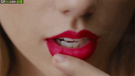 红唇美女性感动态图片 (点击浏览下一张趣图)