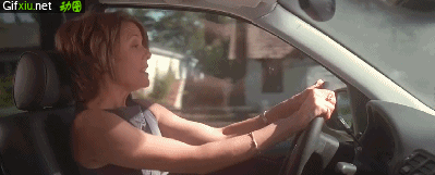 女人开车唱歌的动态图片(点击浏览下一张趣图)