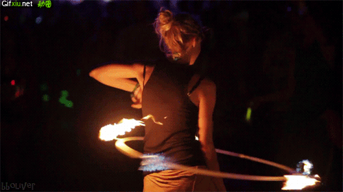 美女转带火的呼啦圈动态图片(点击浏览下一张趣图)