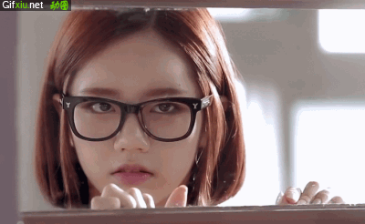 超可爱戴眼镜的韩国美女动态图片(点击浏览下一张趣图)