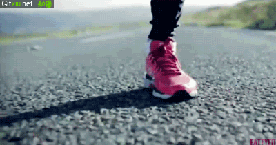 运动鞋跑步动态图片(点击浏览下一张趣图)