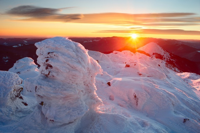 冬日暖阳雪山图片(点击浏览下一张趣图)