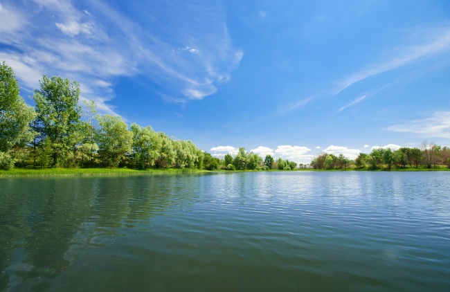 乡村湖泊风景图片(点击浏览下一张趣图)