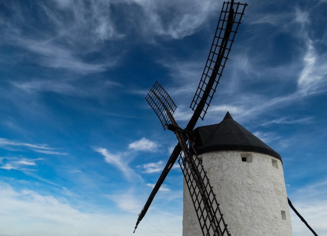 蓝天白云荷兰风车图片(点击浏览下一张趣图)