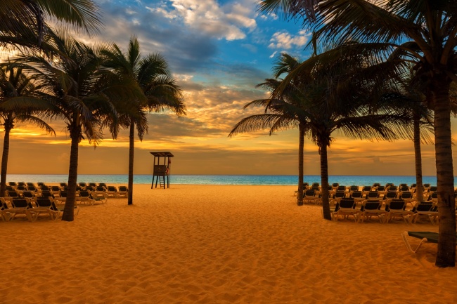 黄昏海滩风景图片(点击浏览下一张趣图)