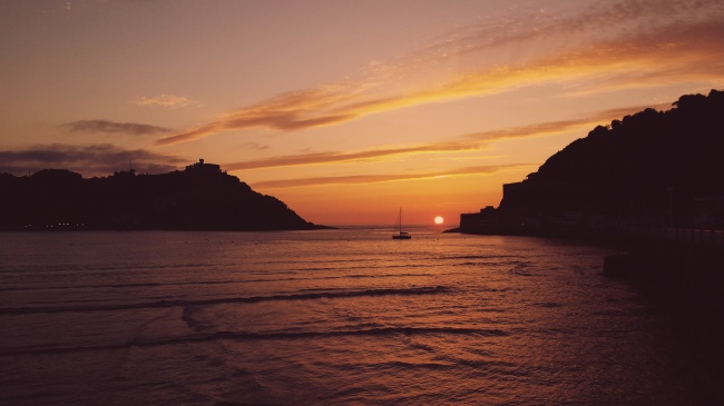 大海黄昏日落美景图片(点击浏览下一张趣图)