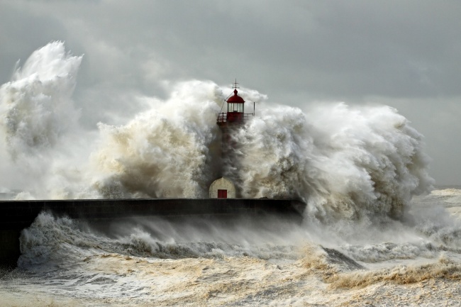 自然灾害海啸图片(点击浏览下一张趣图)